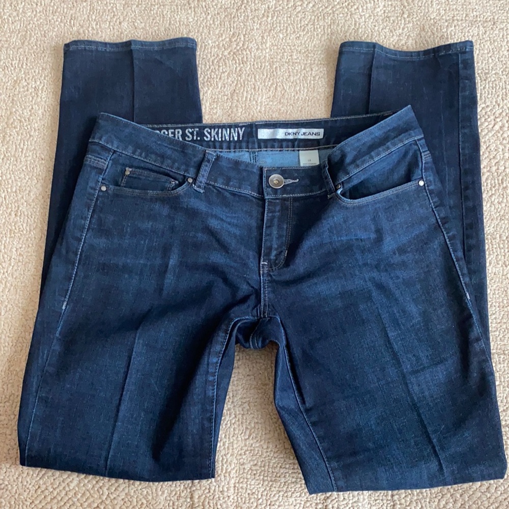 Women’s DKNY Blue Jeans in Great Condition! Size 14 - (32/32)